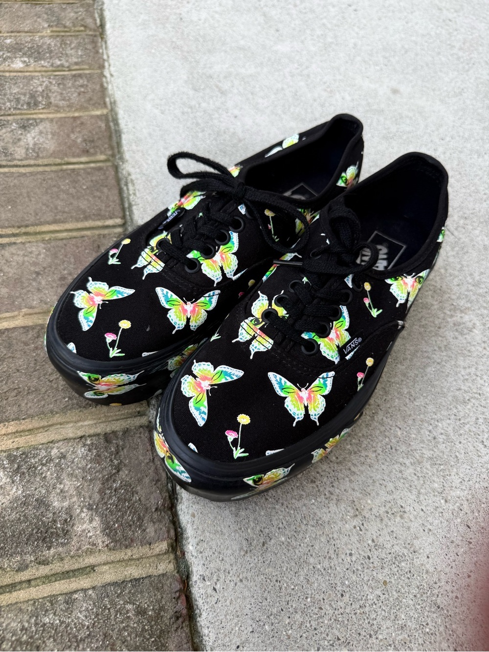 Vans Women’s Low Top Platform Stackform Neon Butterfly Print Shoes. Size 9.